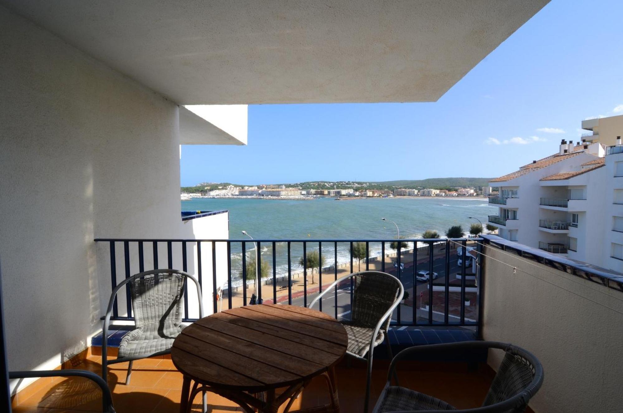 Passeig Del Mar - Apartamentos Primera Linea L'Escala Room photo